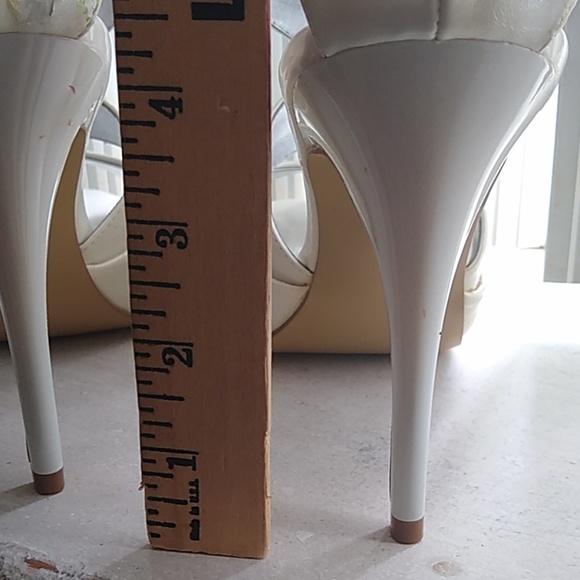 White heels - Picture 6 of 7